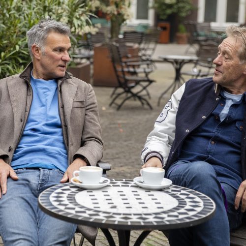 Peter en Viggo op terras