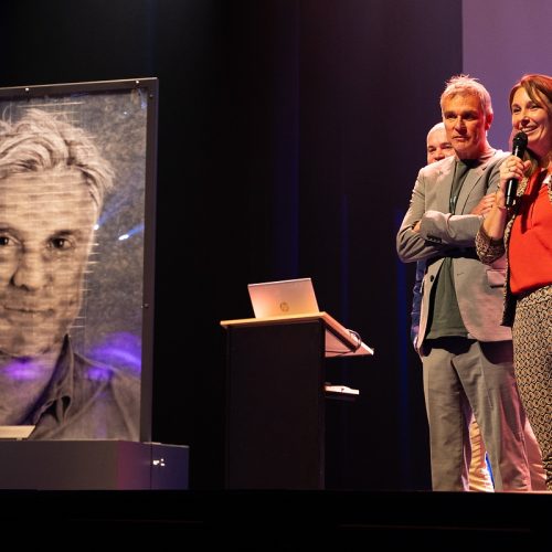Bianca van Duyn onthult het eerste portret van inNAHvisible met Viggo Waas erop